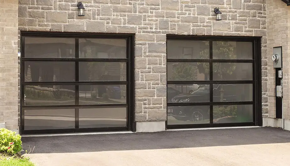 Glass garage doors, two doors with stone between