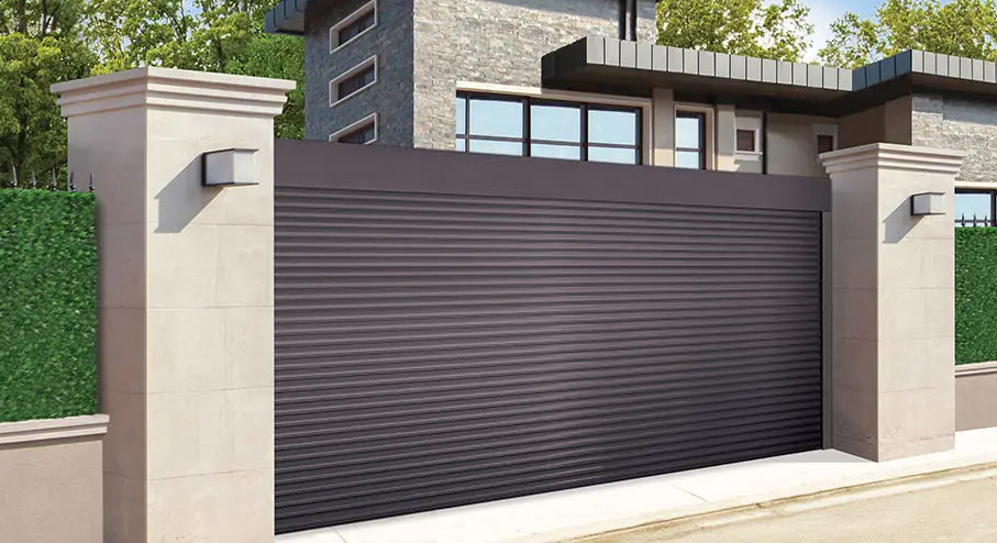 Aluminum garage doors with exterior shutter in dark grey/black between columns and a green hedge
